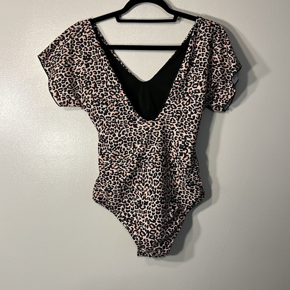 Byinns Women's V-Neck One-Piece Swimsuit w/ Sleeve~Leopard Print Sz Sm. - Picture 2 of 8